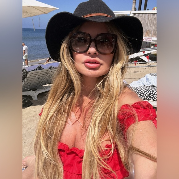 Tika's Closet! 🦋 - Picture 4 of 13